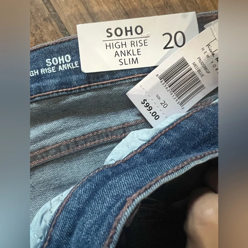 Nicole Miller Blue Ankle Cropped Distressed Jeans - Picture 5 of 5